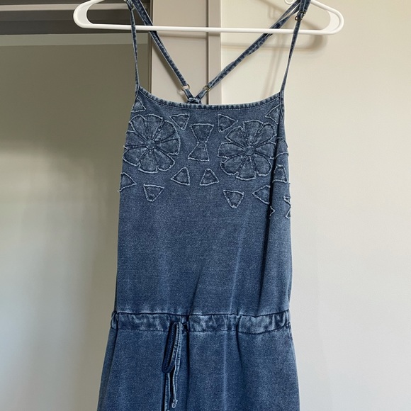 Soft blue jumpsuit with flower details - Picture 2 of 2